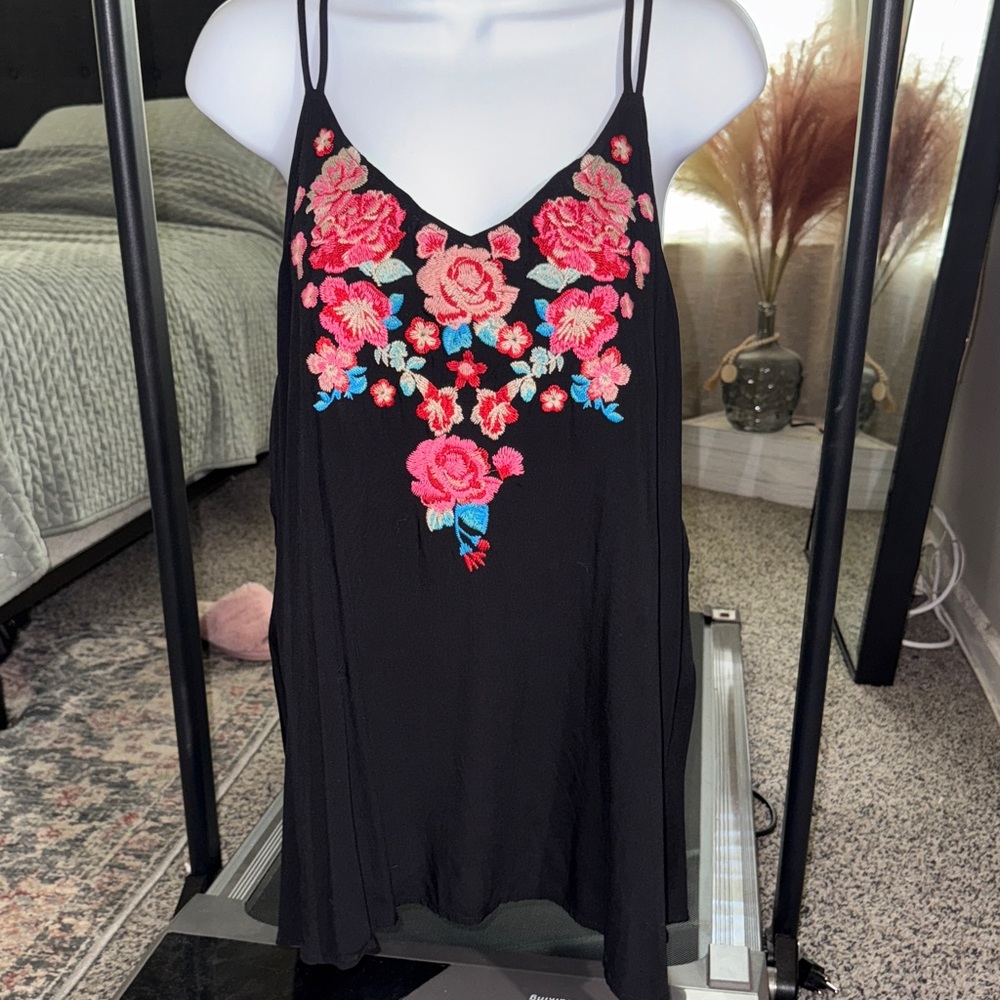 Black Floral Embroidered V-Neck Tank Top